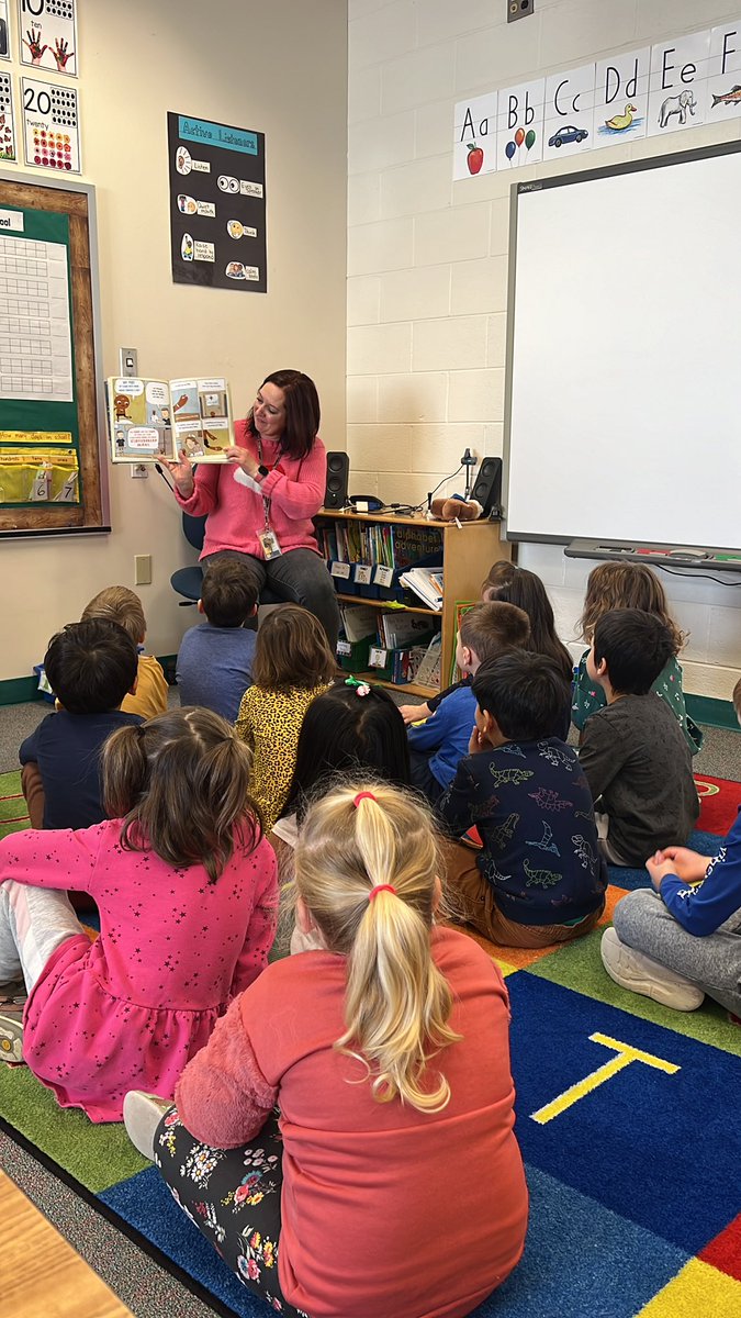 Ms. Allen is a great mystery reader! Thanks for reading,“The Gingerbread Man Loose in School.”#TuckahoeRocks @TuckahoeAP