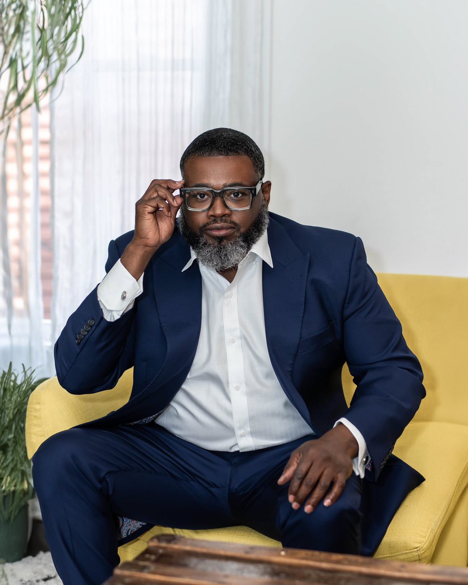 Happy Birthday to the one and only @travlingtenor! Looking fly as always. 😎 Psst… Catch Russell’s first Parsifal, opening Jan 19 at @HouGrandOpera, with a stellar cast led by Eun Sun Kim. 📸 LaJoy Photography