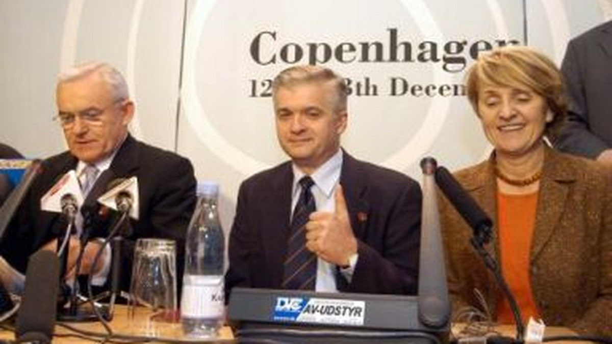 13 grudnia 2002, w Kopenhadze polski rząd zakończył z sukcesem negocjacje akcesyjne. Po dziesięciu godzinach trudnych rozmów wszystkie polskie postulaty zostały przyjęte. Droga do Unii Europejskiej została otwarta.