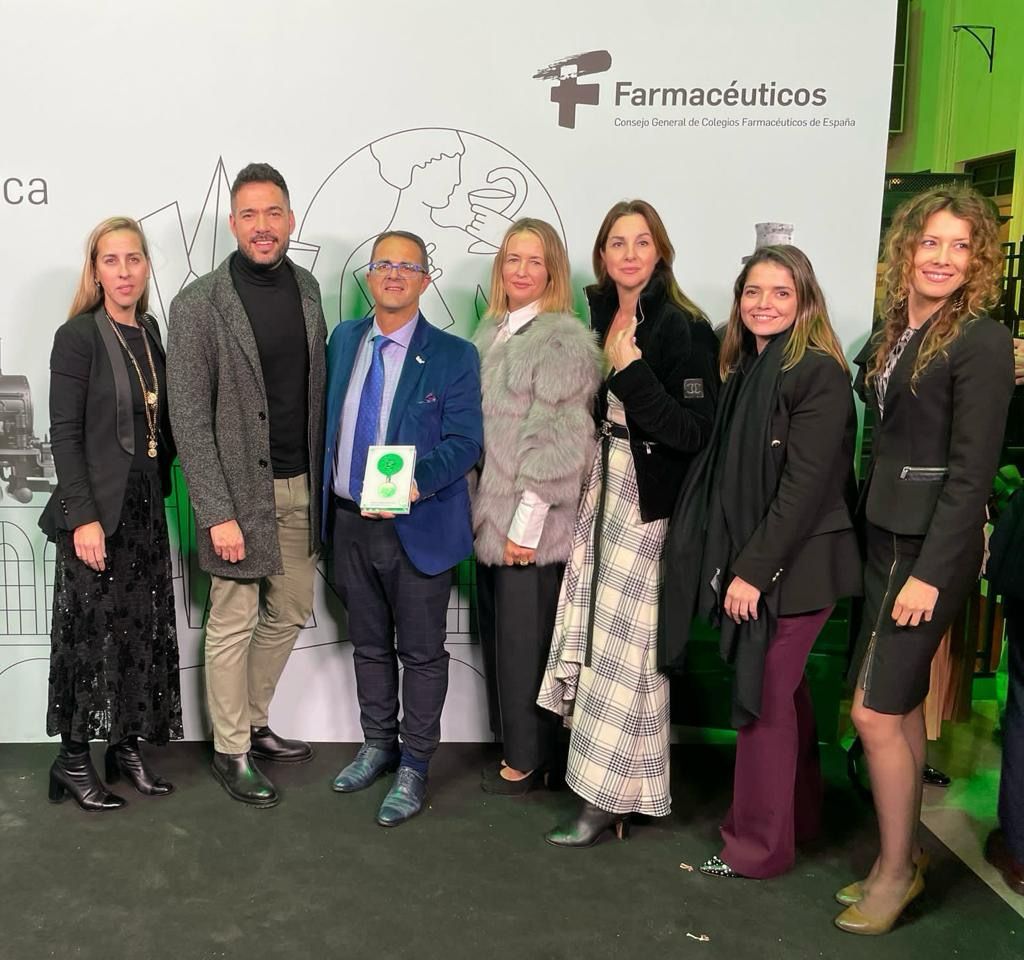 OdSalud's tweet image. 🎉 Éxito en la entrega de las Medallas de la Profesión y los Premios #PAM2023 de @Farmaceuticos_ 

El Consejo General de Colegios Farmacéuticos ha demostrado una vez más su compromiso con el avance y el progreso de la Farmacia.

🛜 observatoriodesalud.es/entrega-de-las…  #MedallasCGCOF