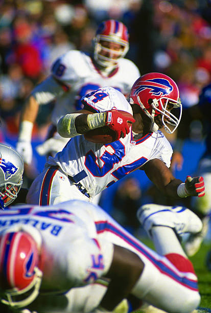 VintageBills's tweet image. Bills Milestones~

Thurman Thomas led the NFL in Total Yards from Scrimmage 4️⃣ consecutive years ('89-92). He ranks 12th ALL-TIME in NFL History in that category.  #NFLHistory #BillsMafia @thurmanthomas