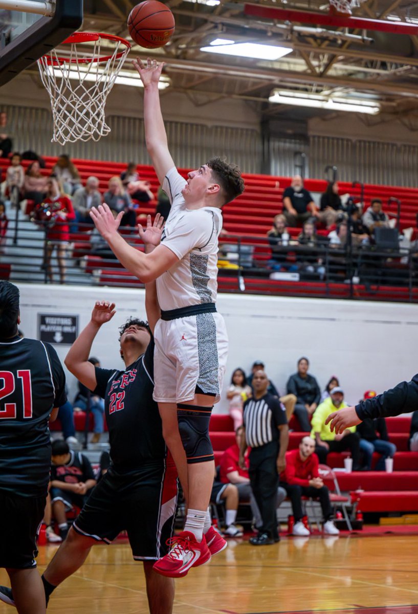 Last night junior @IsaacWoodward25 had 6 blocks against Smithville. That breaks the all time record for blocks in a game (5) by Christian Sosa and @T_Turner1212.