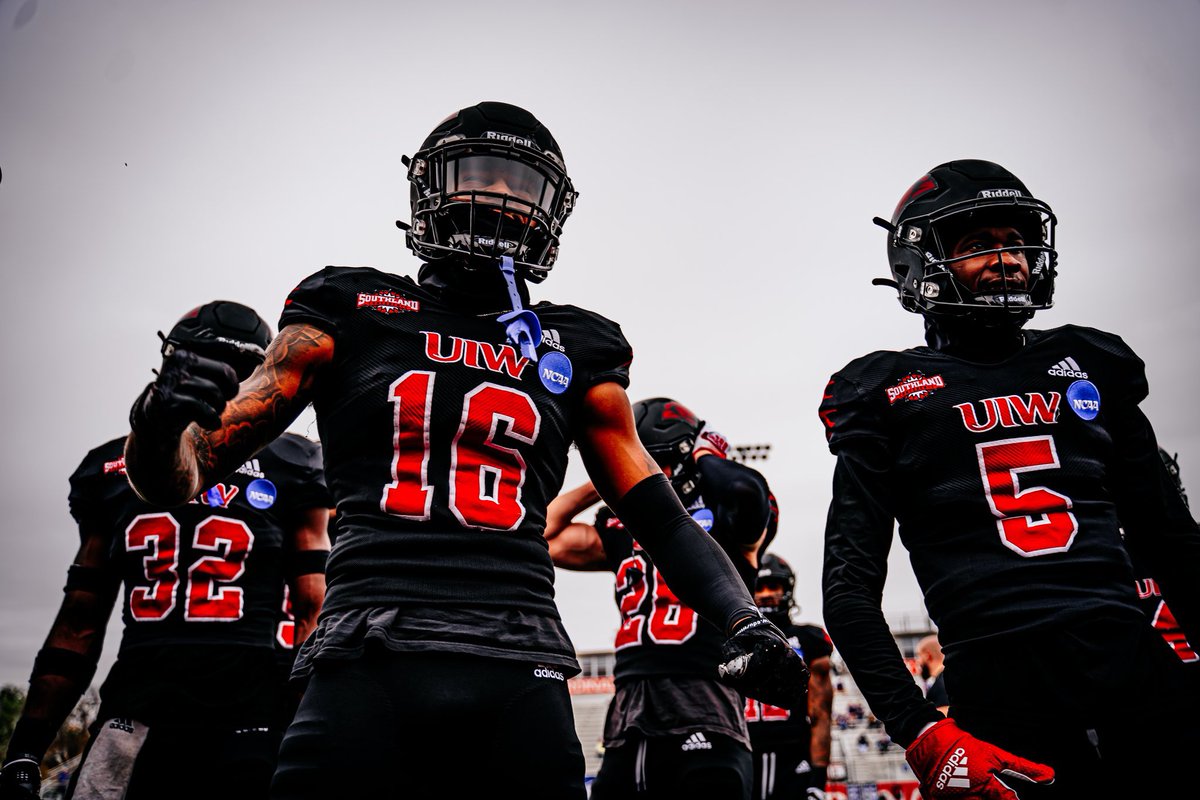 #AMDG After a great call from @TyDarlingtonUIW I’m excited to get an offer to play ball at the University of the Incarnate Word! #TheWord @STRAKEJESUITFB @Coach_Killough @Kennyhill13