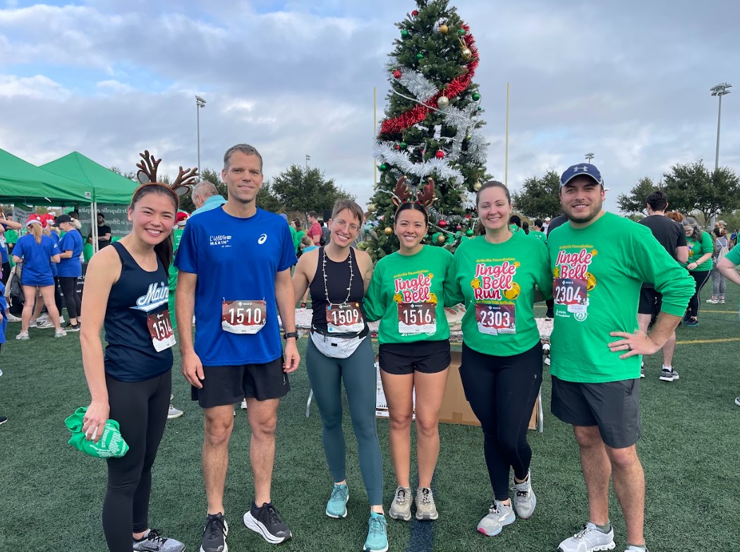 AirLiquideUSA's tweet photo. Jingle bell, jingle bell, jingle bell... RUN! 🏃🏼‍♀️🎄🏃‍♂️ Air Liquide x @Airgas employees jingled all the way to the #JingleBellRun 5K finish line supporting @ArthritisFdn's 75th year of funding medical research and resources for 60 million people affected by arthritis. #CitizenAtWork https://t.co/mJD04bojSm