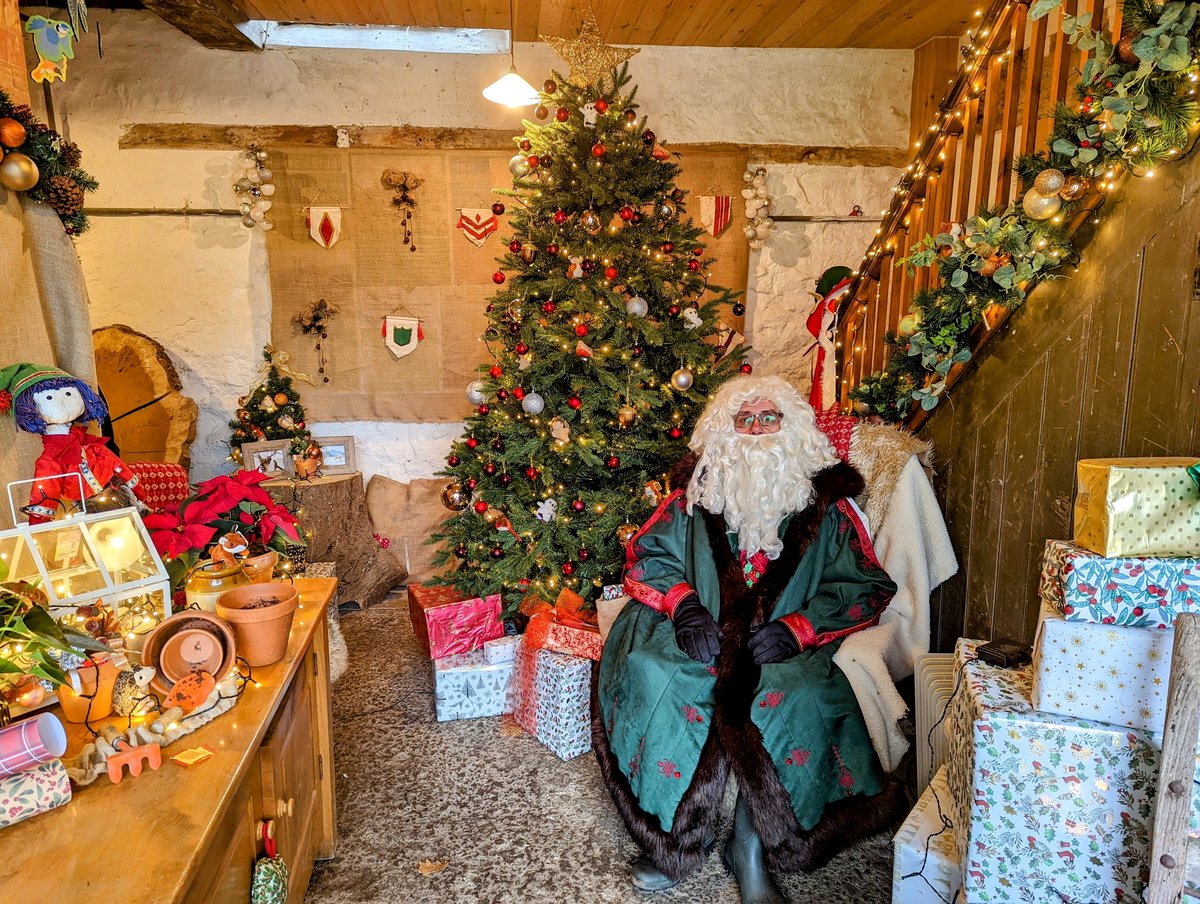 Meet Father Christmas in his Reverse Grotto at Chirk Castle. He’ll be stopping by at weekends only until 17 December to thank you for your donations to Oswestry and Borders food bank. Plan your visit here: bit.ly/47eF4LG #FatherChristmas