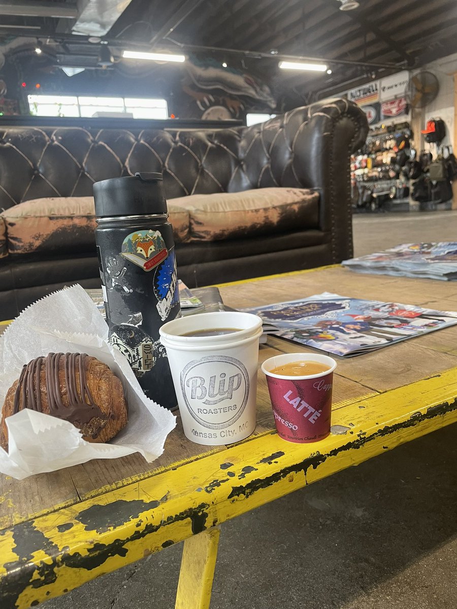 OneEyedz's tweet photo. Colder ride than I was expecting but we’ve got a morning coffee, coffee for later, a snack, and a #quadshot now so things are looking up.
@bliproasters https://t.co/C4BqRgmto8