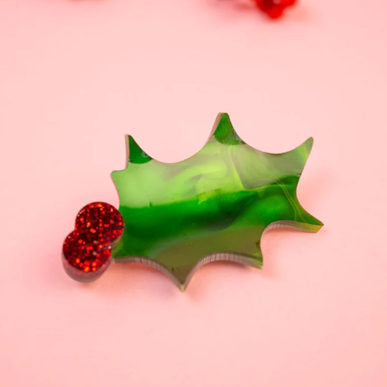 Have yourself a merry little Christmas! Liven up your lapel with this luxe Holly Sprig Brooch: bit.ly/41mhSJN ❤️