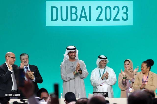 🌿🎙️ Ümit Şahin: 'Dubai'de uzatmalar da bitti #COP28  kararları kabul edildi. Taslaklarda olan fosil yakıtların terk edilmesi de yerini yenilenebilir enerjinin alacağı da çıkarılmış. Zayıf bir fosil yakıtlardan uzaklaşma ifadesinin karara girmiş olması zafer sayılmaz.'
