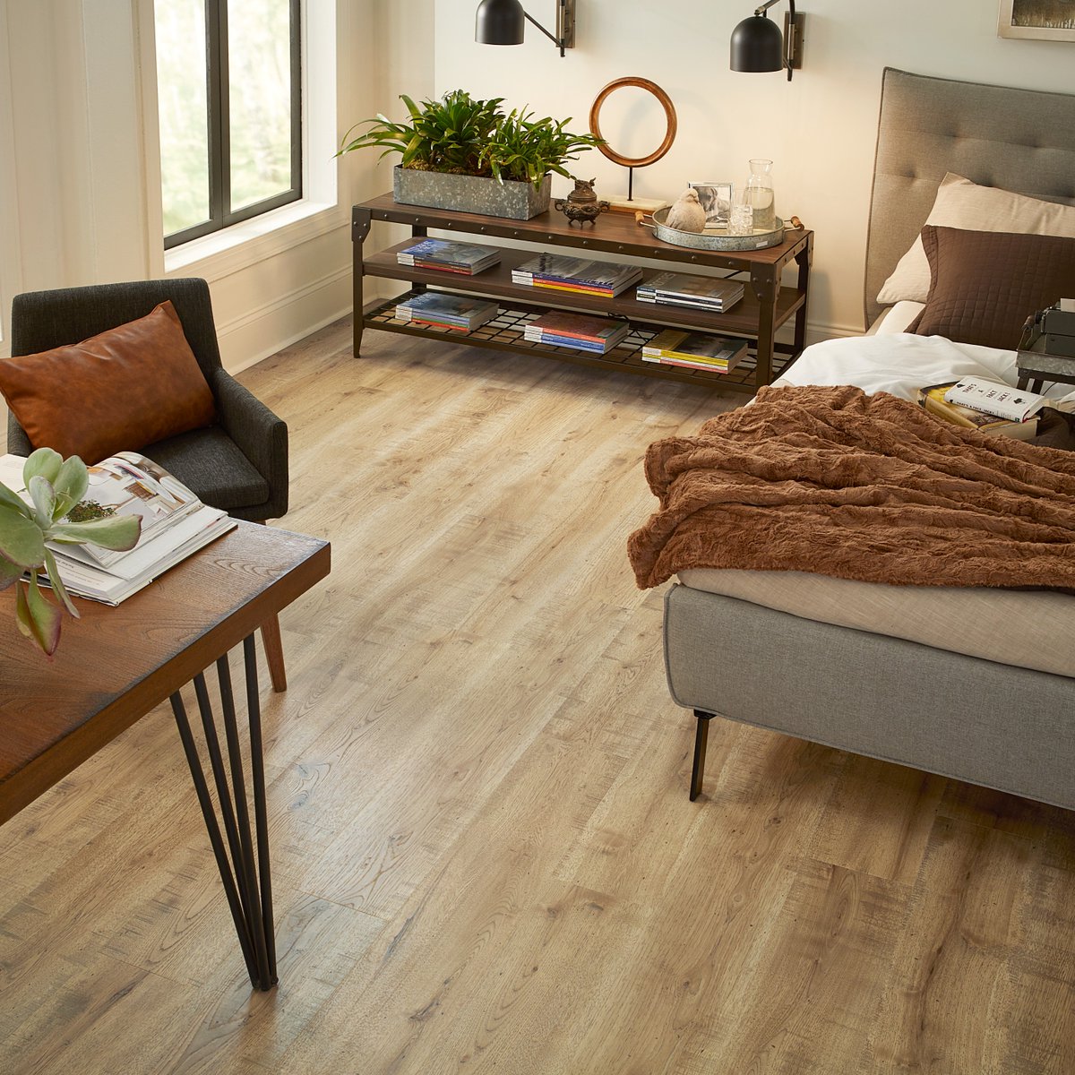 Create a modern #bedroom, with textures and natural elements that create a cozy oasis this winter. 

💻: bit.ly/48OEKF6

#Pergo #TimberCraft #WetProtect #waterproof #laminate #bedroomdecor #bedroominspo