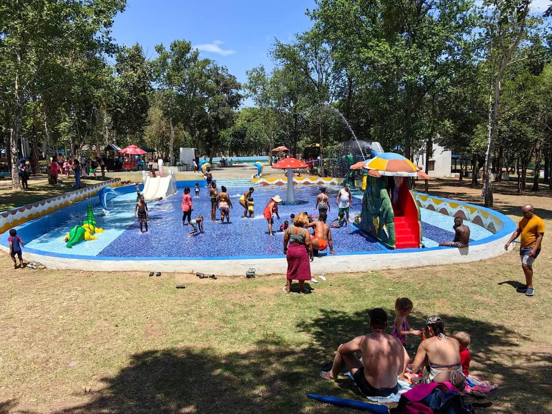 Happyislandfun's tweet photo. See you at Happy Island Waterworld ( 106 Lakeview Drive, Muldersdrift) https://t.co/j9UvP5iqn6