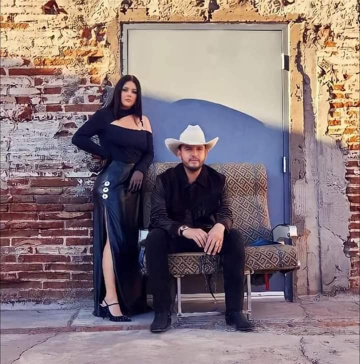 El video #MeHaceTantoBien supera los 70 Millones de Vistas en YouTube siendo su 14vo video en llegar a esos números . 
@yuritaflowers @edenmunozof 🤠