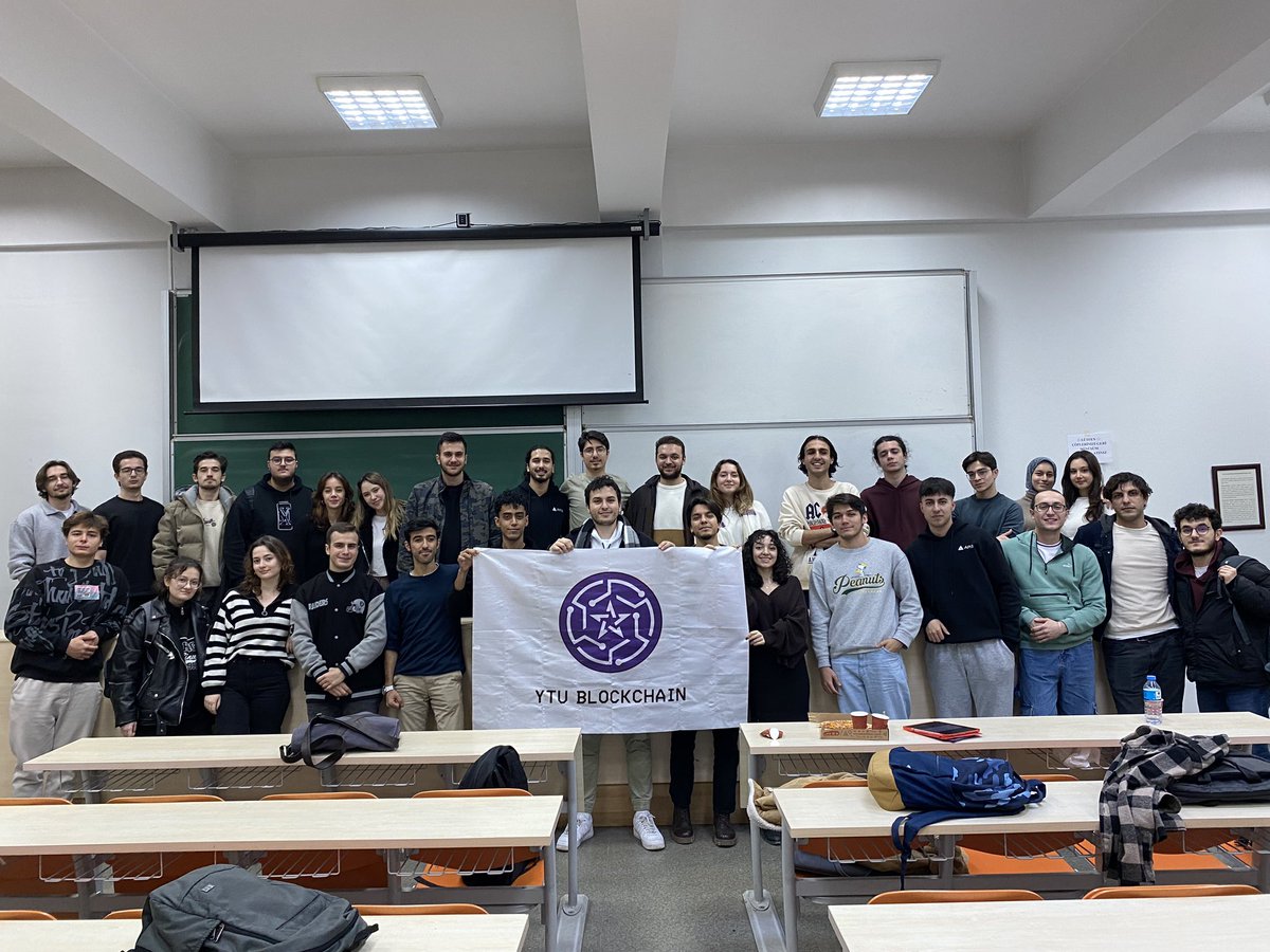 BlockchainYtu's tweet image. Solidity eğitimi 3. haftayı bitirdik!🚀
Geldiğiniz için çok teşekkürler, 4. haftayla devam ediyor olacağız🎉
#codemodeon