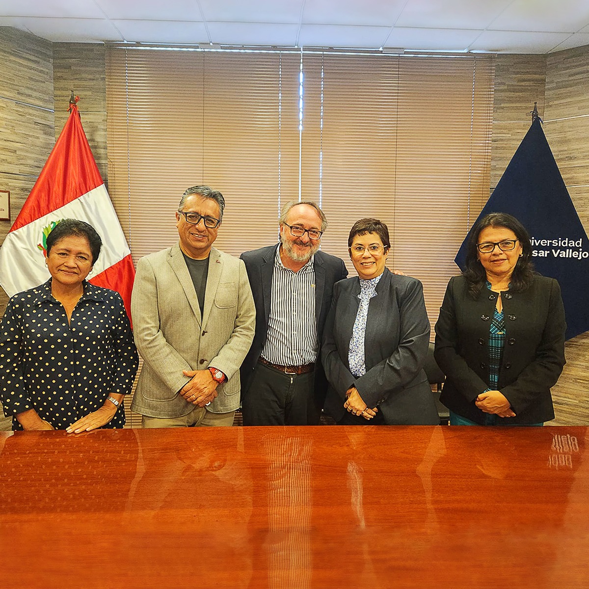 👤🤝 <a href="/HerreraGomez66/">Manuel Herrera Gomez</a>, Director Académico de RRII de <a href="/UNIRuniversidad/">Universidad Internacional de La Rioja (UNIR)</a>, se reúne en Trujillo con <a href="/Cecitan/">Jeannette Cecilia Tantalean</a>, rectora de la <a href="/UCV_Peru/">Universidad César Vallejo</a>, y su equipo académico. Ambas autoridades han diseñado un ambicioso plan formativo del cual se beneficiarán docentes y personal administrativo.