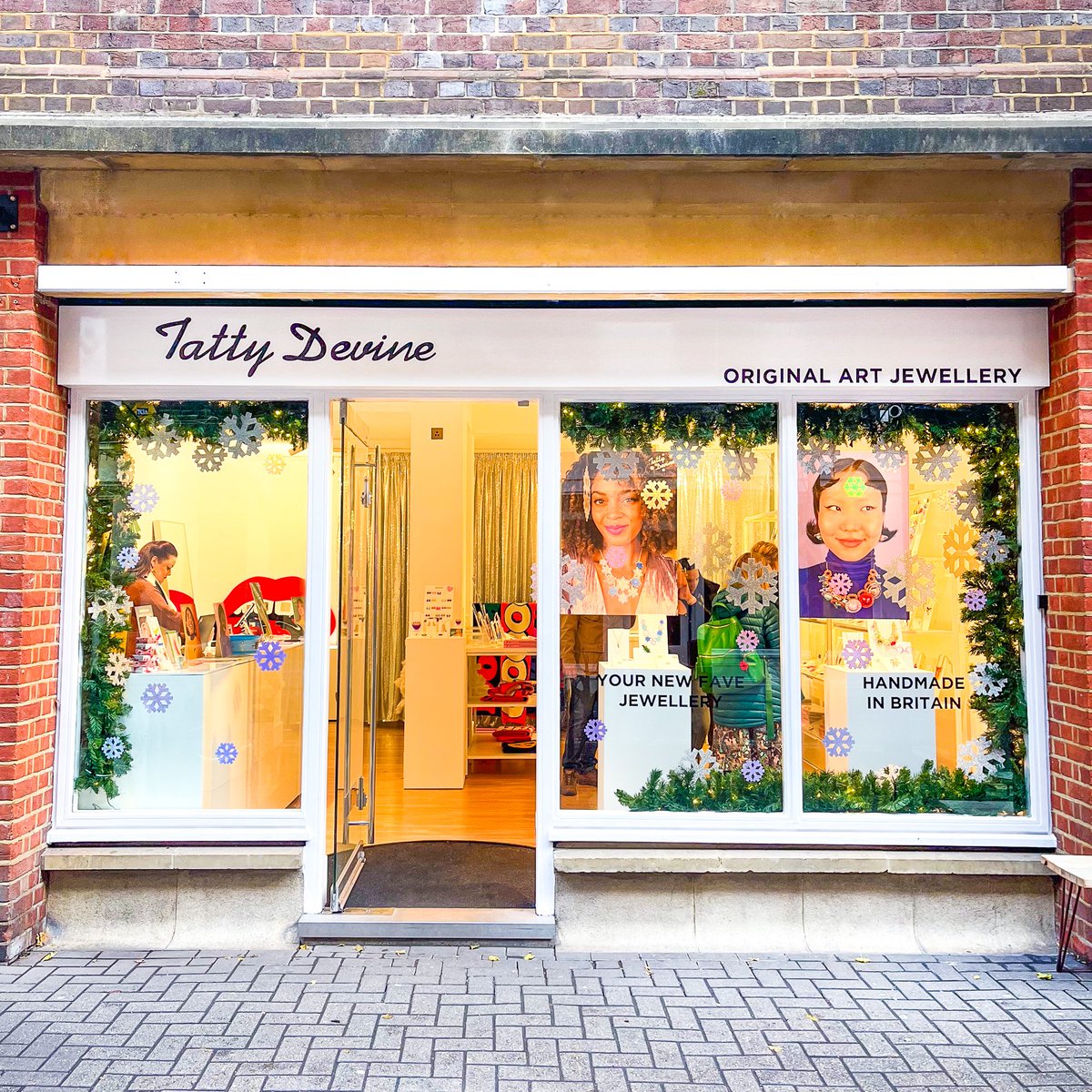 Ready to check out our NEW #CoventGarden store? Join us for late-night shopping tonight, 21st Dec! 🎁 Find Team Tatty at 36 Neal Street, WC2H 9PS, where we'll be serving up sparkling jewellery and perfect pressies until 8pm ✨