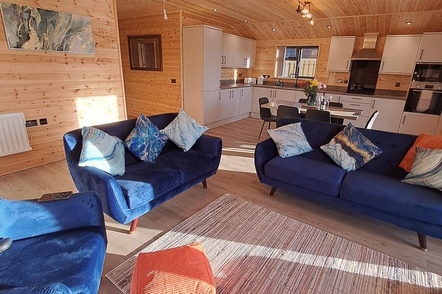 watersidebreaks's tweet photo. 🚨🚨BRAND NEW! Last Minute Deal! 🚨🚨

£100 off for bookings this December

The beautiful Ferry Lodge, situated in a wonderful riverside position on the banks of the River Yare, has just opened this Christmas

https://t.co/k8zopMMeVK

#lastminutedeals #norfolkbroads #ukbreaks https://t.co/zgfhOWKSyU