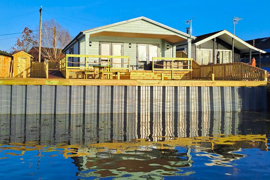 watersidebreaks's tweet photo. 🚨🚨BRAND NEW! Last Minute Deal! 🚨🚨

£100 off for bookings this December

The beautiful Ferry Lodge, situated in a wonderful riverside position on the banks of the River Yare, has just opened this Christmas

https://t.co/k8zopMMeVK

#lastminutedeals #norfolkbroads #ukbreaks https://t.co/zgfhOWKSyU
