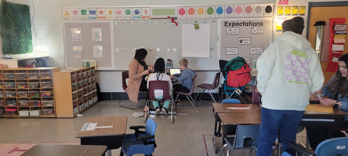 Winter fun ! MSD takeover <a href="/CochranElem/">Cochran</a> by our district support has been a blast ! So much engagement ! #Cthesuccess