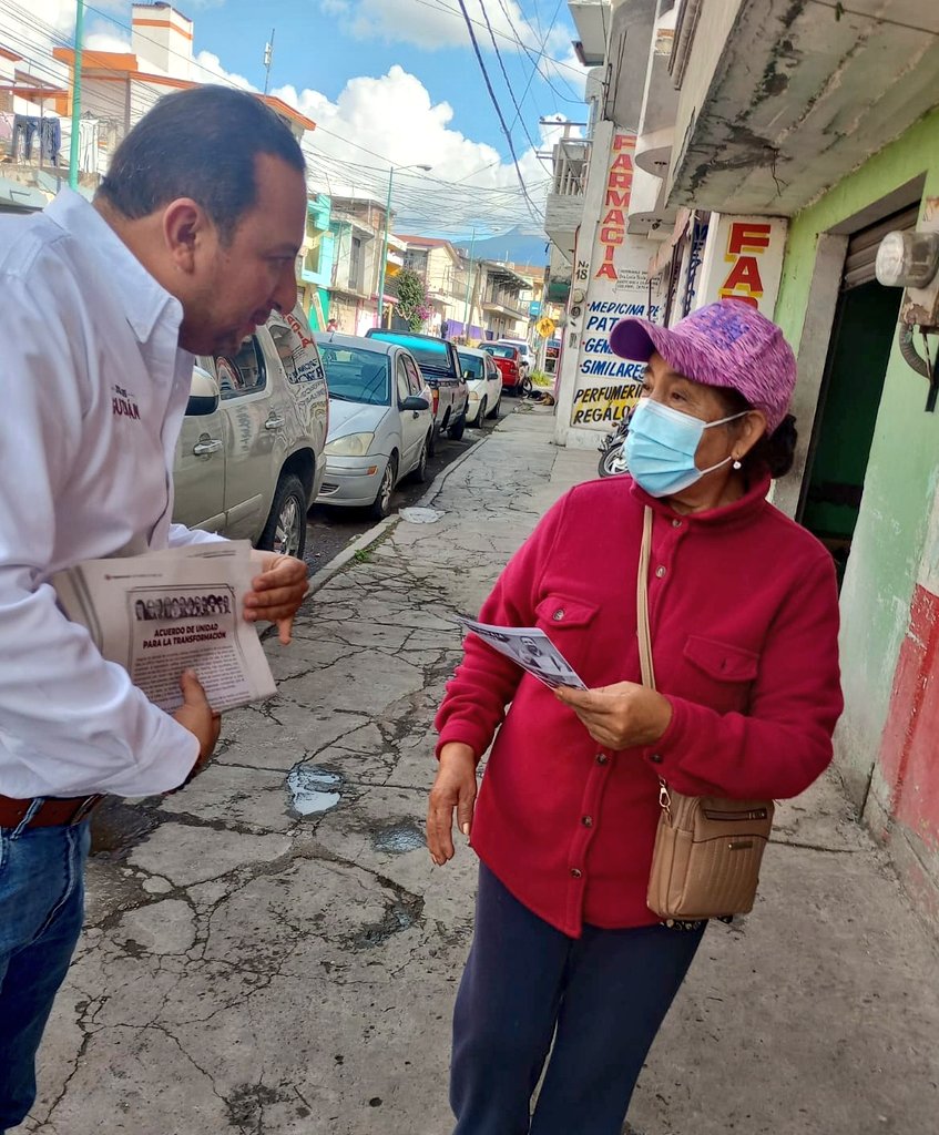 JoseLuisGuzman's tweet photo. Gracias amigos de #Tetlanohcan por recibirme en sus casas y negocios, vamos avanzando rumbo al segundo piso de la cuarta transformación de la mano de la Dra. @Claudiashein  #DistritoFederal03 #Tlaxcala #Morena https://t.co/zbxpZafrQ1