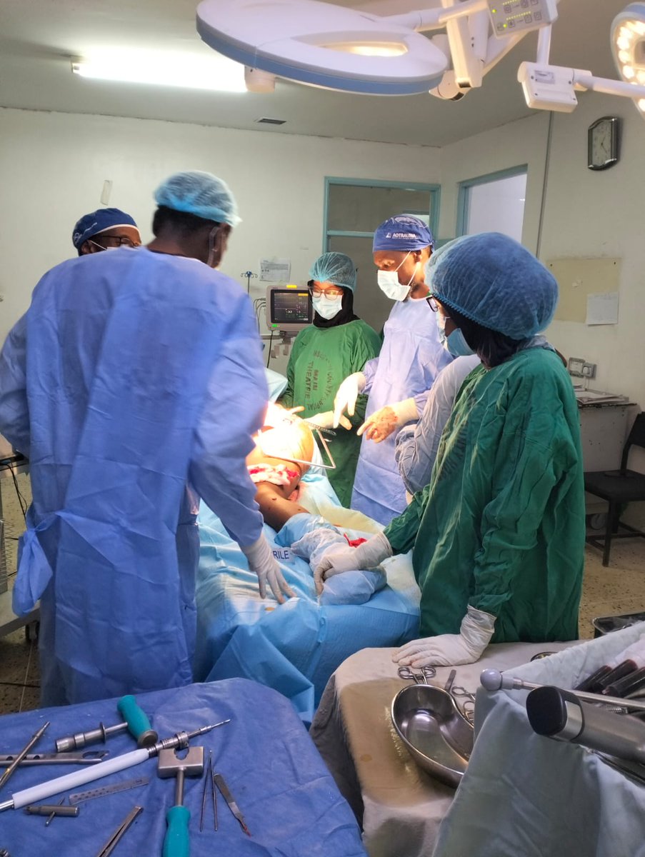 Mbagathihosp's tweet photo. Yesterday, under the leadership of Dr. Athumani, an accomplished orthopaedic surgeon, the surgical team at Mbagathi County Hospital achieved a groundbreaking milestone – the first-ever Cementless Total Hip Replacement surgery. This remarkable procedure took place in the hospitals https://t.co/mc9kIAMzOW