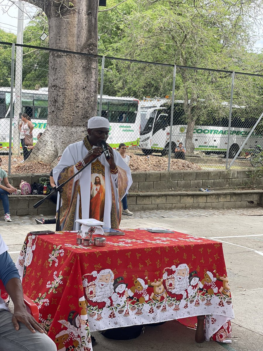 AntioquiaAFRO's tweet photo. Así vivimos la celebración de la Navidad Afro  💚UNIDOS por el bienestar y disfrute de nuestros niños y niñas . @GobAntioquia @InclusionAnt https://t.co/EuWSWRQrEv