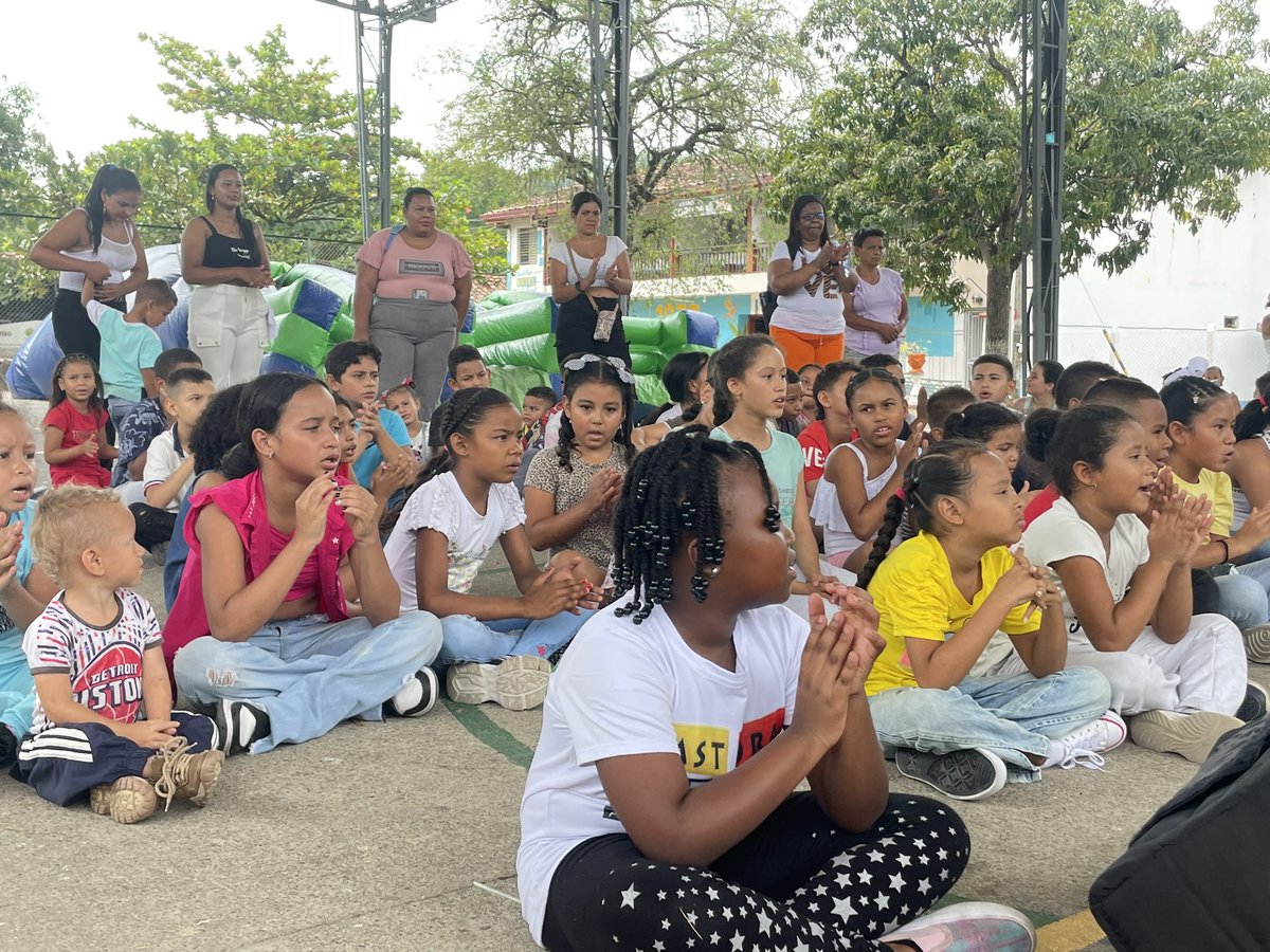 AntioquiaAFRO's tweet photo. Así vivimos la celebración de la Navidad Afro  💚UNIDOS por el bienestar y disfrute de nuestros niños y niñas . @GobAntioquia @InclusionAnt https://t.co/EuWSWRQrEv