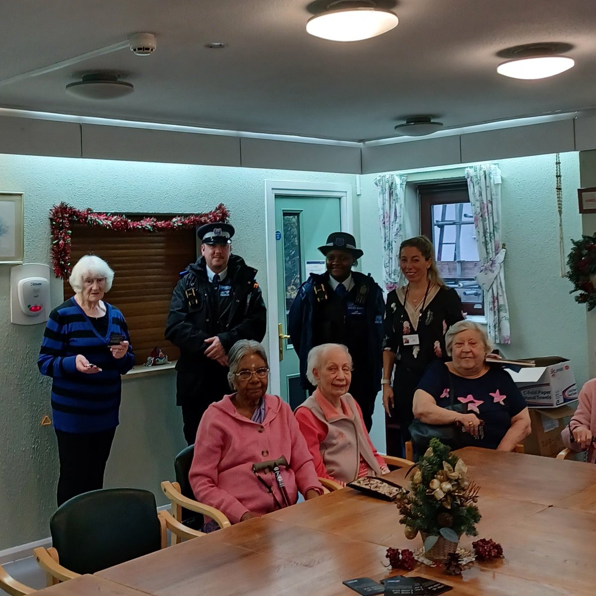 Personal Safety talk carried out today at one of our sheltered accommodations on the Stanmore ward. If you know ow anywhere on the ward that would benefit from a safety talk, let us know #vawg
