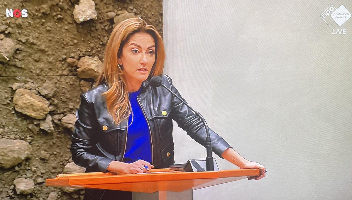 #Yesilgoz dient nu een motie in om de #spreidingswet niet door de 1e kamer te laten behandelen

Bizar. De 2e kamer heeft er al vóór gestemd en de 1e kamer is er alleen om te toetsen op haal/uitvoerbaarheid

Dit is een politieke move om de democratie te pauzeren

#verkiezingsdebat