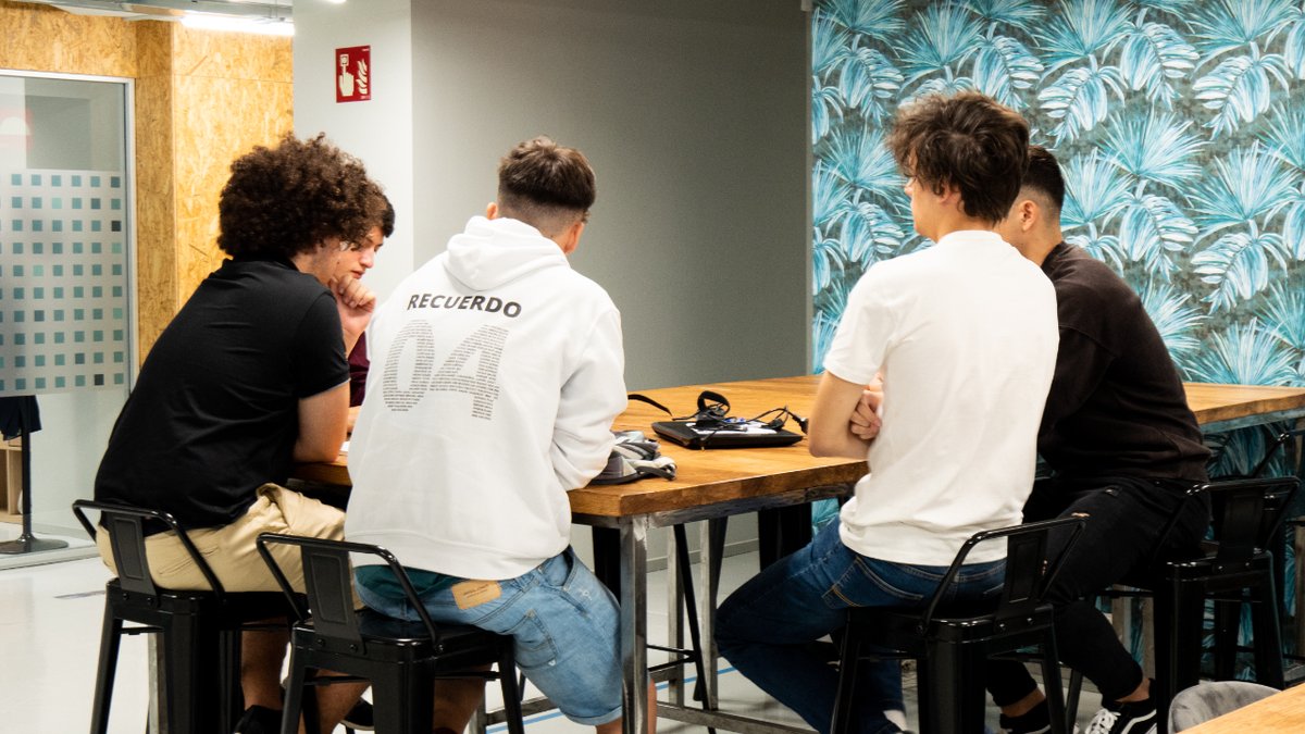 immuneinstitute's tweet image. Los IMMUNERS dándolo todo antes de las vacaciones navideñas🎄.
Así es como se vive el ambiente de trabajo en IMMUNE en estos días 💪💻.
¡Último esfuerzo del año, con buena vibra y compromiso! 
#TrabajoEnEquipo #educacióntech #formacióntech #FinDeAño