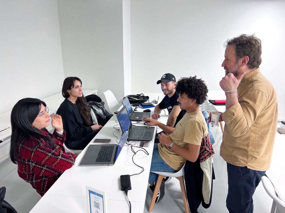 immuneinstitute's tweet image. Los IMMUNERS dándolo todo antes de las vacaciones navideñas🎄.
Así es como se vive el ambiente de trabajo en IMMUNE en estos días 💪💻.
¡Último esfuerzo del año, con buena vibra y compromiso! 
#TrabajoEnEquipo #educacióntech #formacióntech #FinDeAño