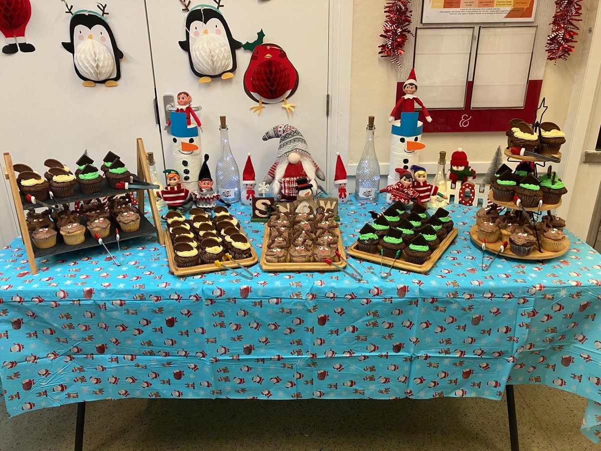 Reindeer cupcakes can mean only 1 thing........Christmas Dinner day!  Thank you staff for helping this event happen ❤️🧡💛💚💙🩵💜
