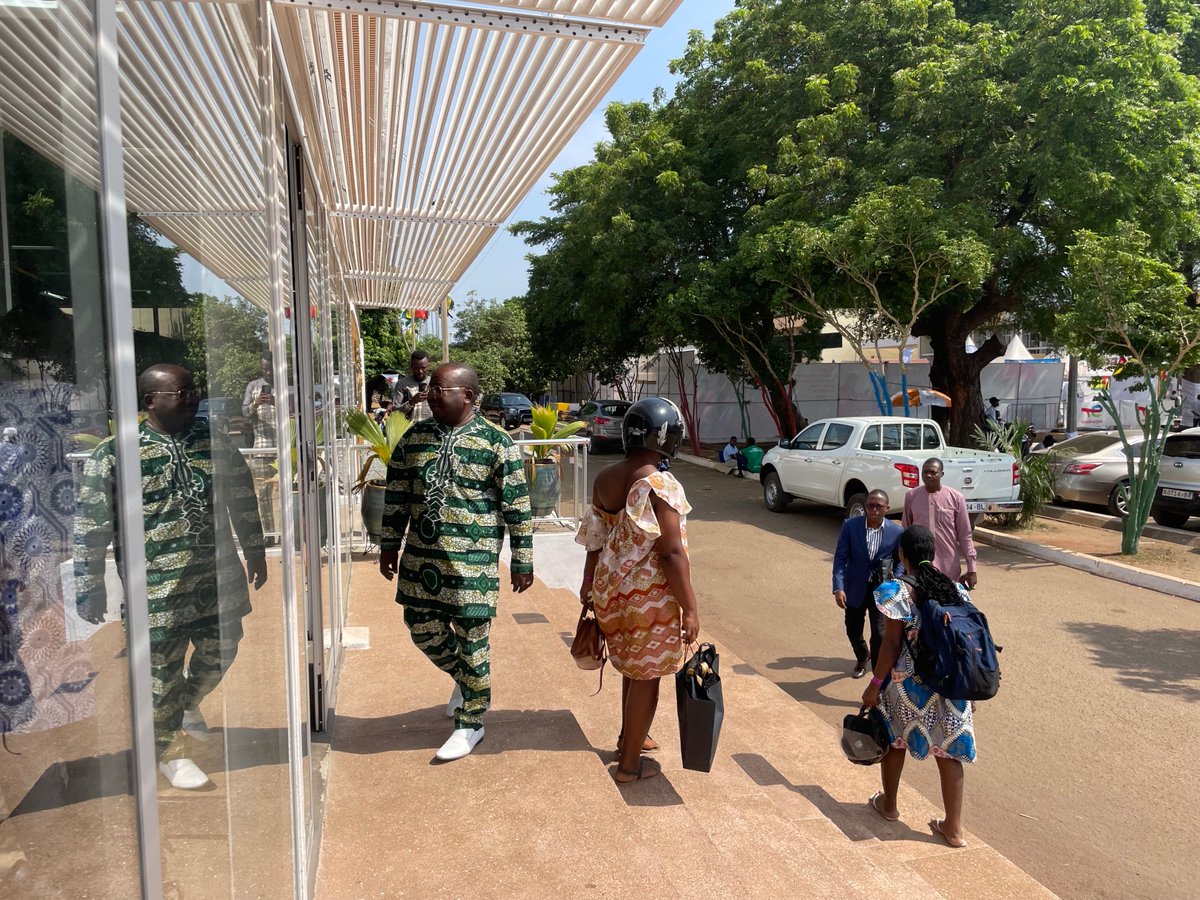 NoelDePoukn's tweet photo. J’ai fait le tour de quelques stands et visité TOGO MALL.
À TOGO MALL, j’ai été émerveillé par tous les articles qu’offre cet endroit unique où l’on trouve des articles typiquement togolais et qui nous rappelle notre fierté d’appartenir à la mère patrie. https://t.co/BiTq2owQuT