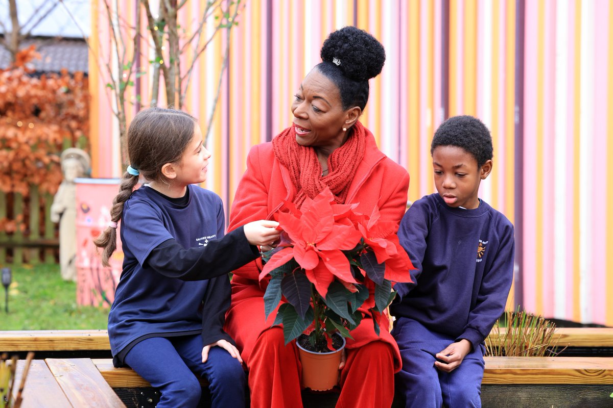 The Garden of Unity, designed for #RHSChelsea 2023 by @Manoj_Malde, has been relocated to Sacred Hearts Primary School in Battersea💐 Opened yesterday by Manoj and RHS Vice President @FloellaBenjamin, it will provide a wellbeing space and growing area for pupils and teachers 🌱