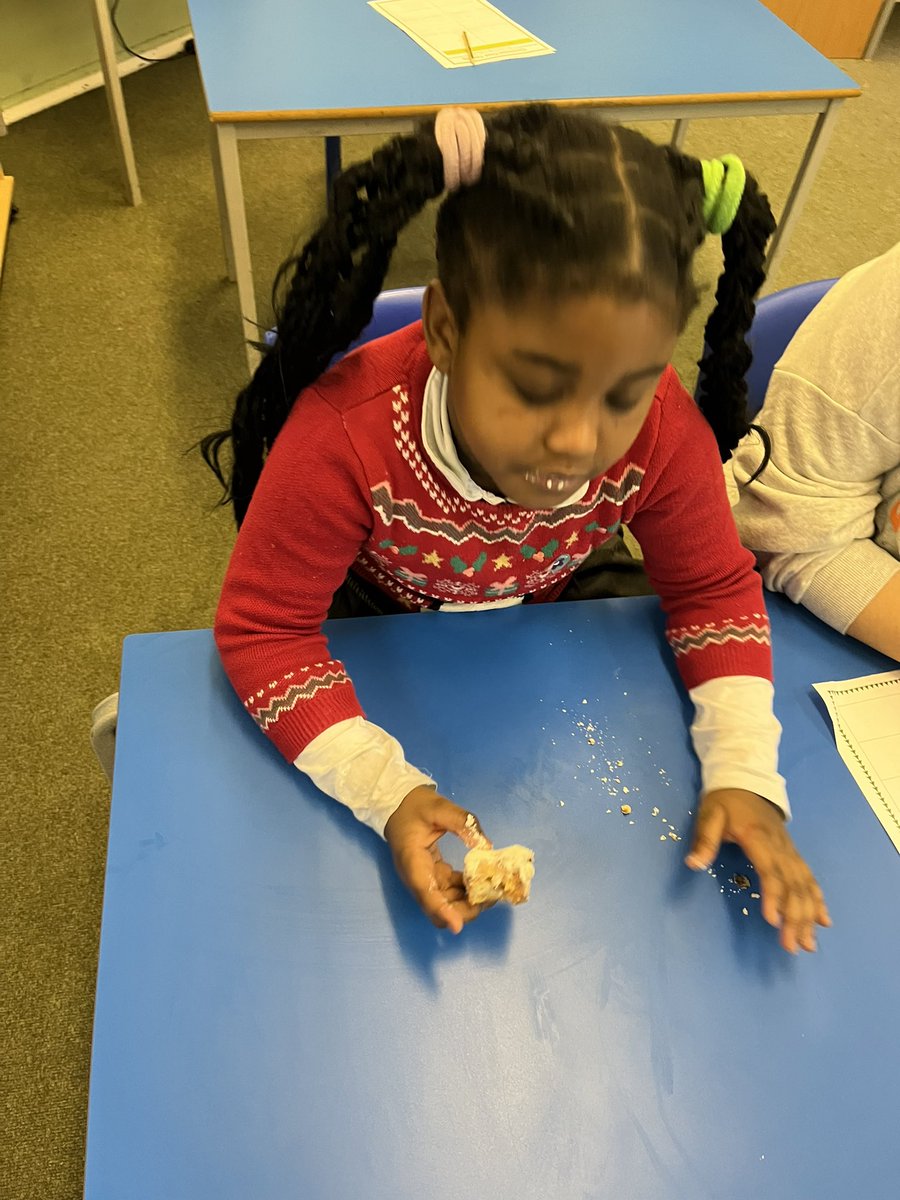 Tasting Christmas foods from around the world 😋🎄🙌