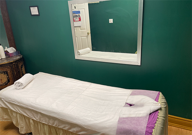 SenseBeautySpa's tweet photo. 💋Jenny &amp; Anna are here today.
Drop in for an amazing massage.
Walk Ins are always welcome.
Call/Text: 647-893-5196 to book.
Open 10:am to 9:00 pm daily. 
5170 Dundas Street West, Etobicoke 

#massage #etobicokemassage #etobicoke https://t.co/P4By6gavcE