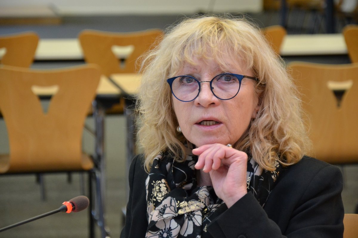 54 à gauche tweet media