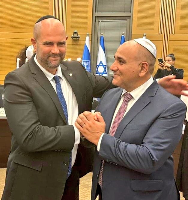 Fui recibido en el Parlamento israelí @KnessetT por su presidente, @AmirOhana, donde pudimos escuchar testimonios desgarradores de héroes del ataque terrorista del 7 de octubre.