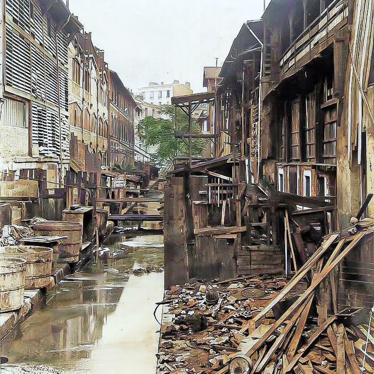 La Bièvre quelque part dans #Paris13 ou #Paris05 (image d'origine inconnue colorisée)