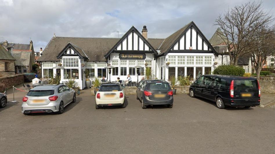 elcourier's tweet image. DELIGHTED staff are raising a glass to celebrate picking up a prestigious award. dlvr.it/T05Tf5 👇 Full story