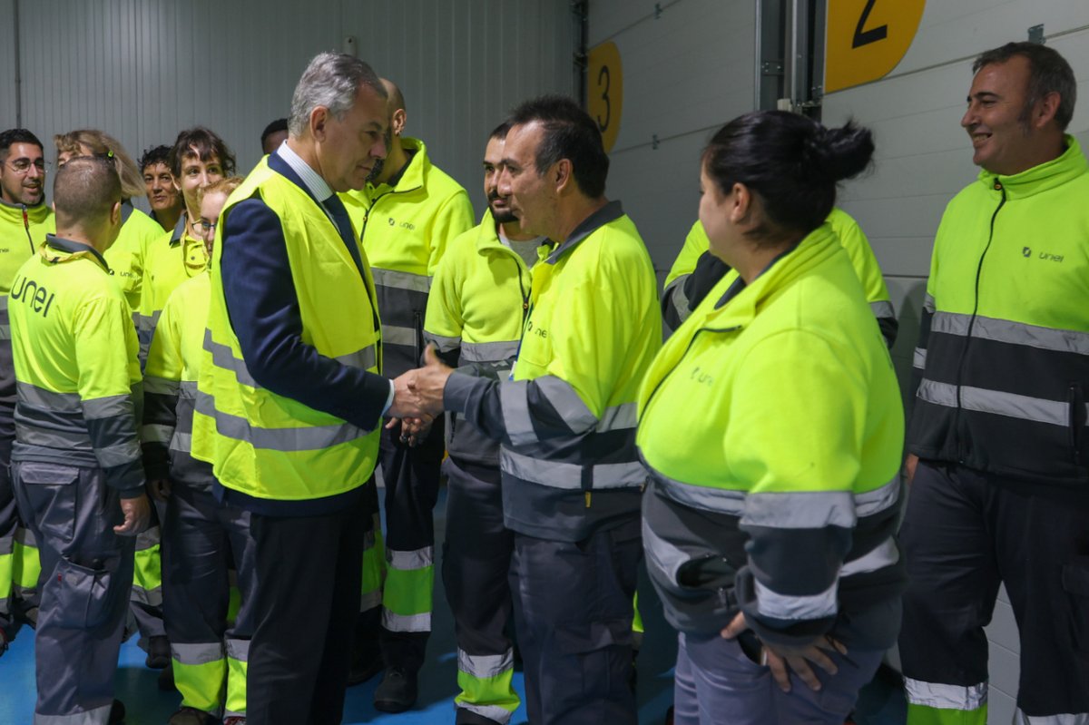 SevillaOFB's tweet photo. 👉 La oficina Sevilla Open For Business ha participado con el alcalde @jlsanzalcalde en la inauguración de la planta de frío de UNEI, que ha invertido más de medio millón de euros y prevé generar 40 nuevos empleos, el 85 % para personas con discapacidad.
#OpenToYourProject https://t.co/c29D0DvrOe