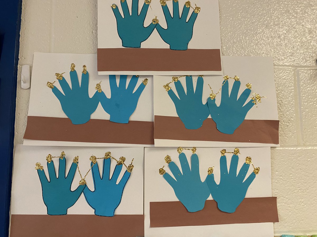 This week in our primary department we’re learning about Hanukkah , here is a hand menorah craft 🕎👋🏻

happy “hand”ukkah ☺️💙
<a href="/AACountySchools/">AACPS</a> 
<a href="/SpecialEdAACPS/">Special Ed AACPS</a> 
#aacpsawesome
#hanukkah