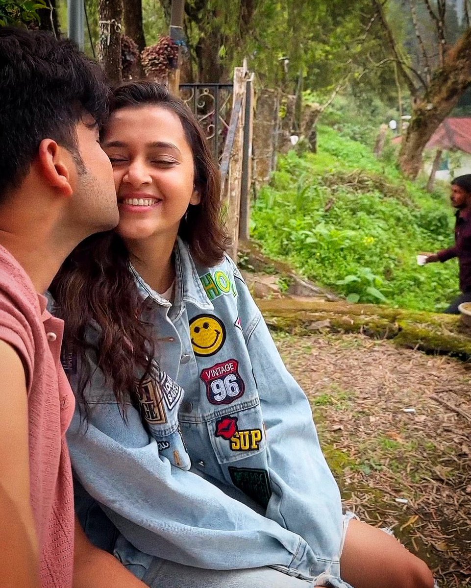 TejRanEmotion's tweet photo. “To love and be loved is to feel the sun from both sides”
- David Viscott

PURE LOVE 🧿❤️ 
#TejasswiPrakash #KaranKundrra 
#TejRan https://t.co/mC7d59SeD2