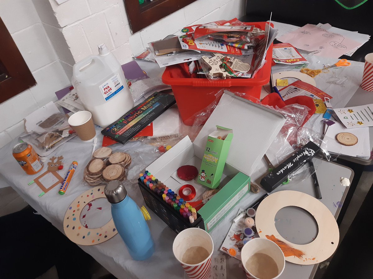 Young people from Yr6 Lewisham at Lewisham Park, Morley get festive and start Christmas crafts while enjoying hot chocolate for #NationalCocoaDay #hotchocolatewithmarshmallows 
Young people also learn how to make there own Pizzas
#youthworkleeds #coreyouthworkleeds #pizza #crafts