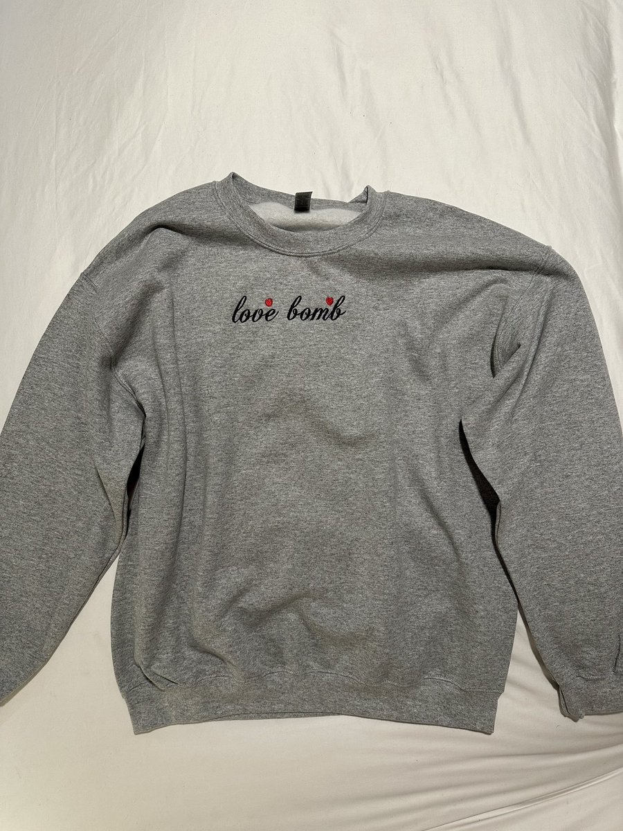 billiesbornblue's tweet photo. GIVEAWAY TIMEEEEEE!!!❤️🎁
So this is giveaway #1 a beautiful hand stitched Lovebomb crewneck from Etsy & it’s a large!!
To enter:
- must be following me, rt, like & comment your fav Nessa song!!
Winner will be messaged the 20th🤍
Good luck xx
Going back to the hospital set me back time wise in the way I wanted to do these giveaways so all winners might not receive their item by Christmas and I’m so sorry :( but I will still be doing all four giveaways!!