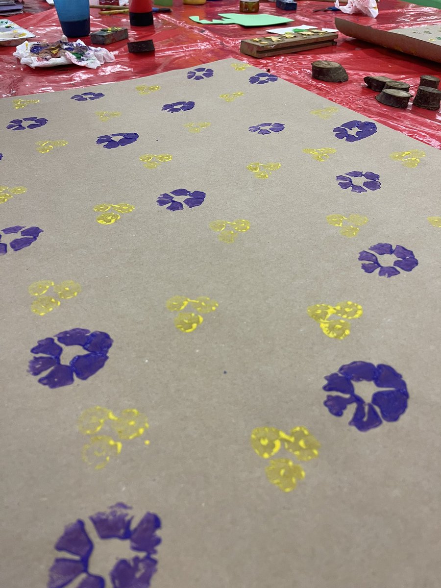 Just a few of the block printed wrapping papers created today with Museum Meet Up groups; you can sign up to the meet-up group and find out about what’s happening in the new year at: meetup.com/wakefield-muse…
 
@WFMuseums #museum #Wakefield #history #meetnewpeople