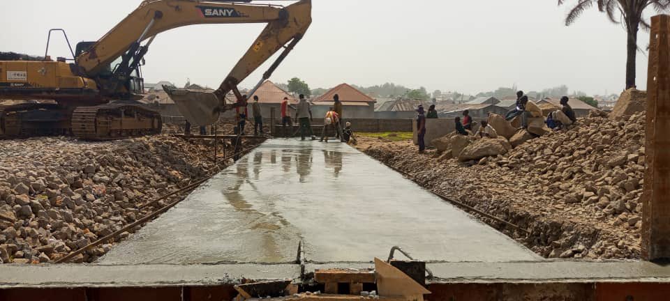 Dualisation of Rabah road from Arewa house to rigasa train station with overpass at Arewa house and Underpass At Nnamdi Azikwe byepass by @CCECCKADUNA #KadunaUrbanRenewal Item of work: Casting of 2m× 1.2m Box Culvert at K 8+ 350.