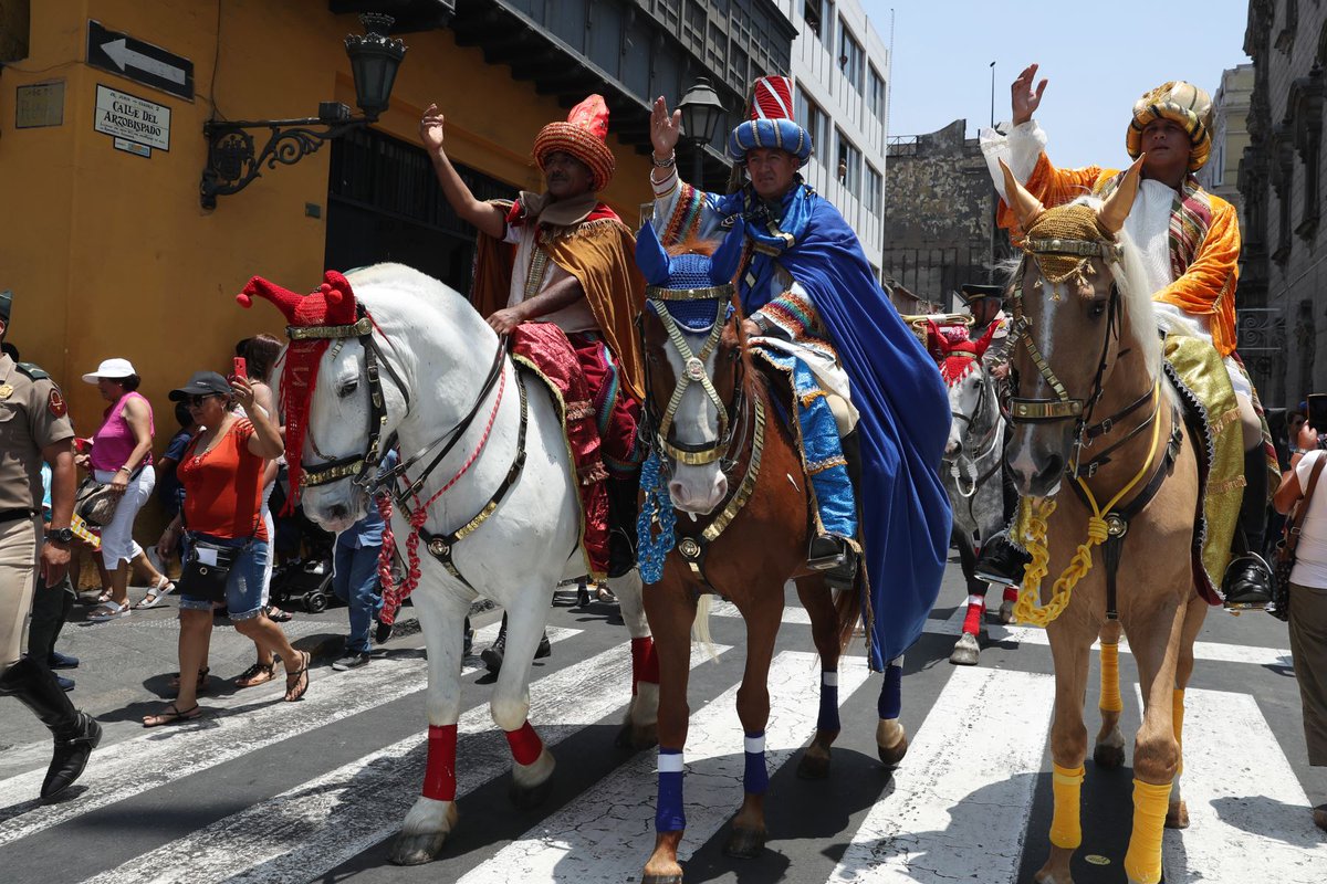 In Spain on the Eve of Epiphany the three kings or wise men from the Gospels visit each house and leave presents for good children or coal for bad children. On the day of Epiphany they parade through the streets. #WyrdWednesay #LegendaryWednesday