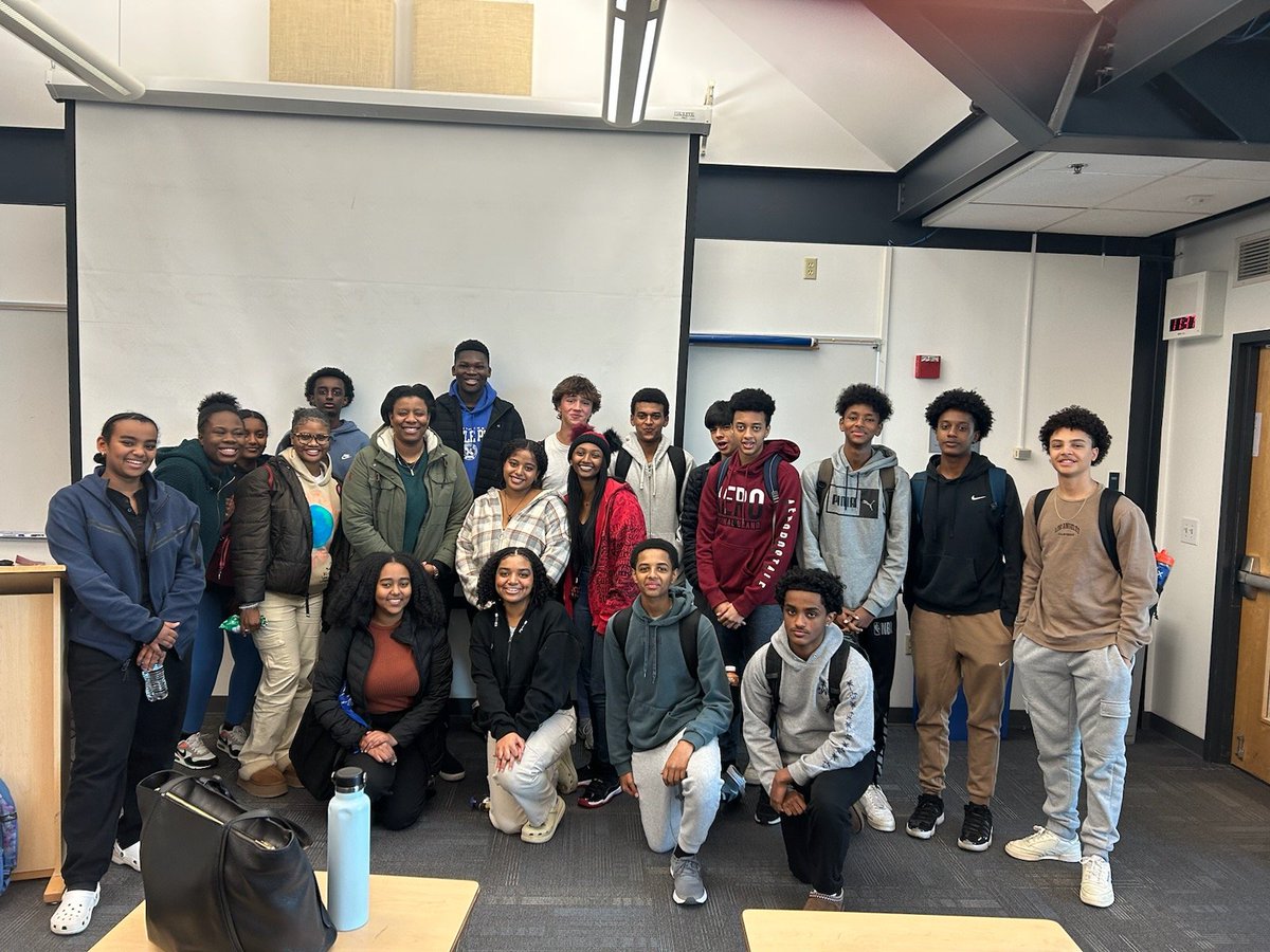 Big thank you to the students at @SeattlePrep school. I got to share about my experience navigating Seattle Prep as a teenager, and life after basketball. The Black Student Union has grown over the years, and I love to see the students have a space to connect. #RollPrep 🔵⚪️