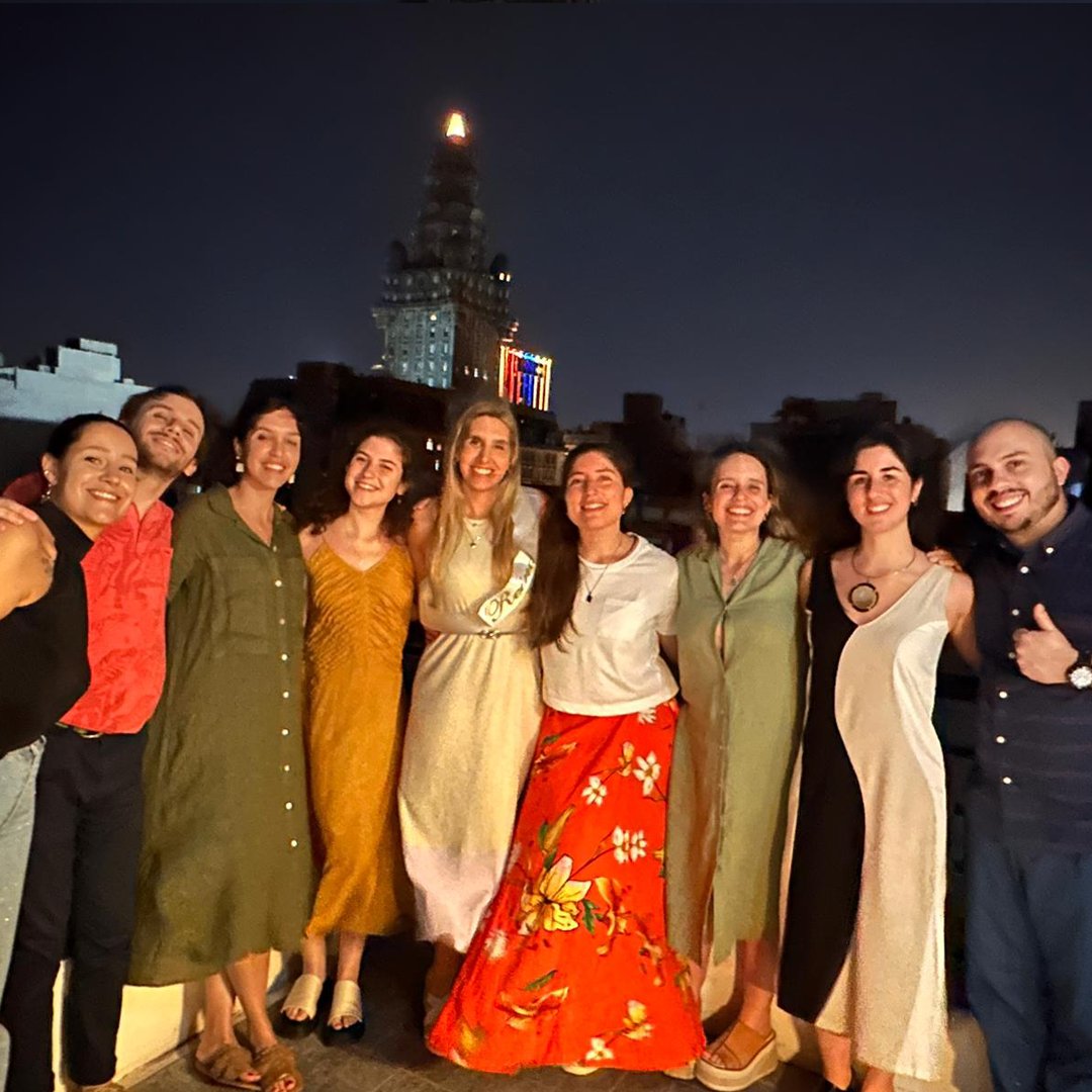 𝗗𝗲𝘀𝗽𝗶𝗱𝗶𝗲𝗻𝗱𝗼 𝗲𝗹 𝟮𝟬𝟮𝟯...
Un año lleno de aprendizajes, cerramos este año con gratitud y miramos hacia el próximo año con la certeza de que continuaremos creciendo juntos.
🤎
¡𝗔𝗹𝗹𝗮́ 𝘃𝗮𝗺𝗼𝘀 𝟮𝟬𝟮𝟰! 💪