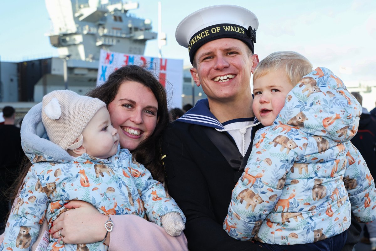 DefenceHQ's tweet image. The biggest warship in the Royal Navy has returned home in time for Christmas. 🎄

HMS Prince of Wales was welcomed into Portsmouth by thousands of wellwishers following a three-month deployment to the United States, where she has been pushing the boundaries of naval aviation. 🌊