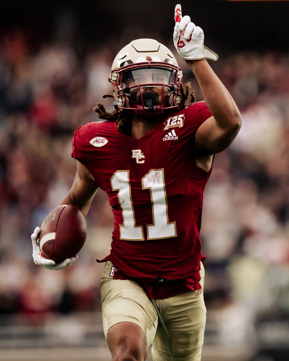 BCFootball's tweet photo. Breakout ⭐️: Lewis Bond

• 48 catches, 611 yards, 7 TDs
• One of six ACC receivers to surpass 45/600/7 this season.
• Seventh season of 45/600/7 by a BC receiver since 1996. https://t.co/FhdT4oWPGs